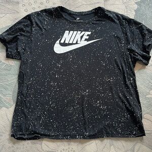 The Nike Tee-XXL. Soft - good condition! Black with white splatter style.